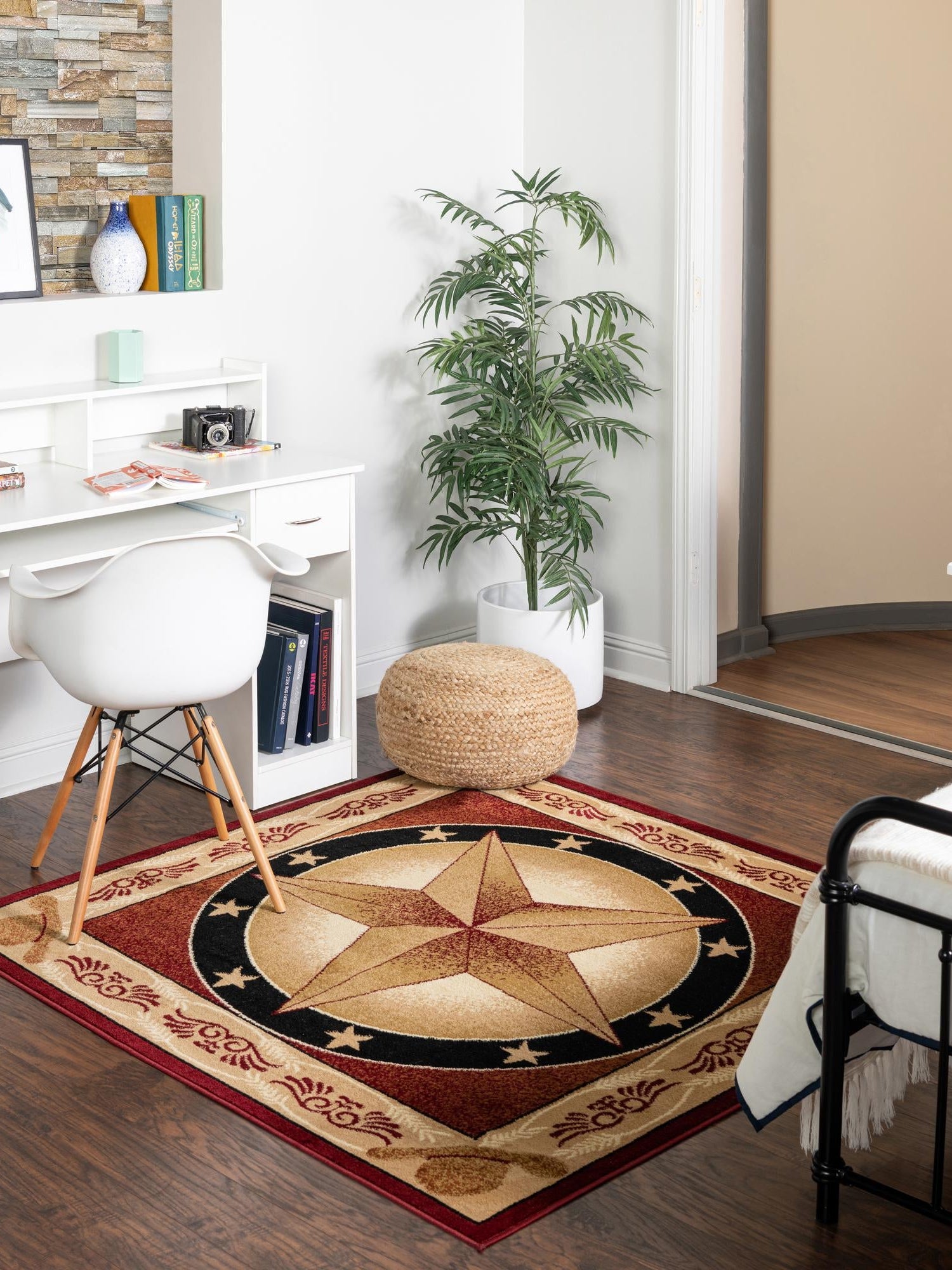 Red 7' 10 x 7' 10 Pioneer Square Area Rug