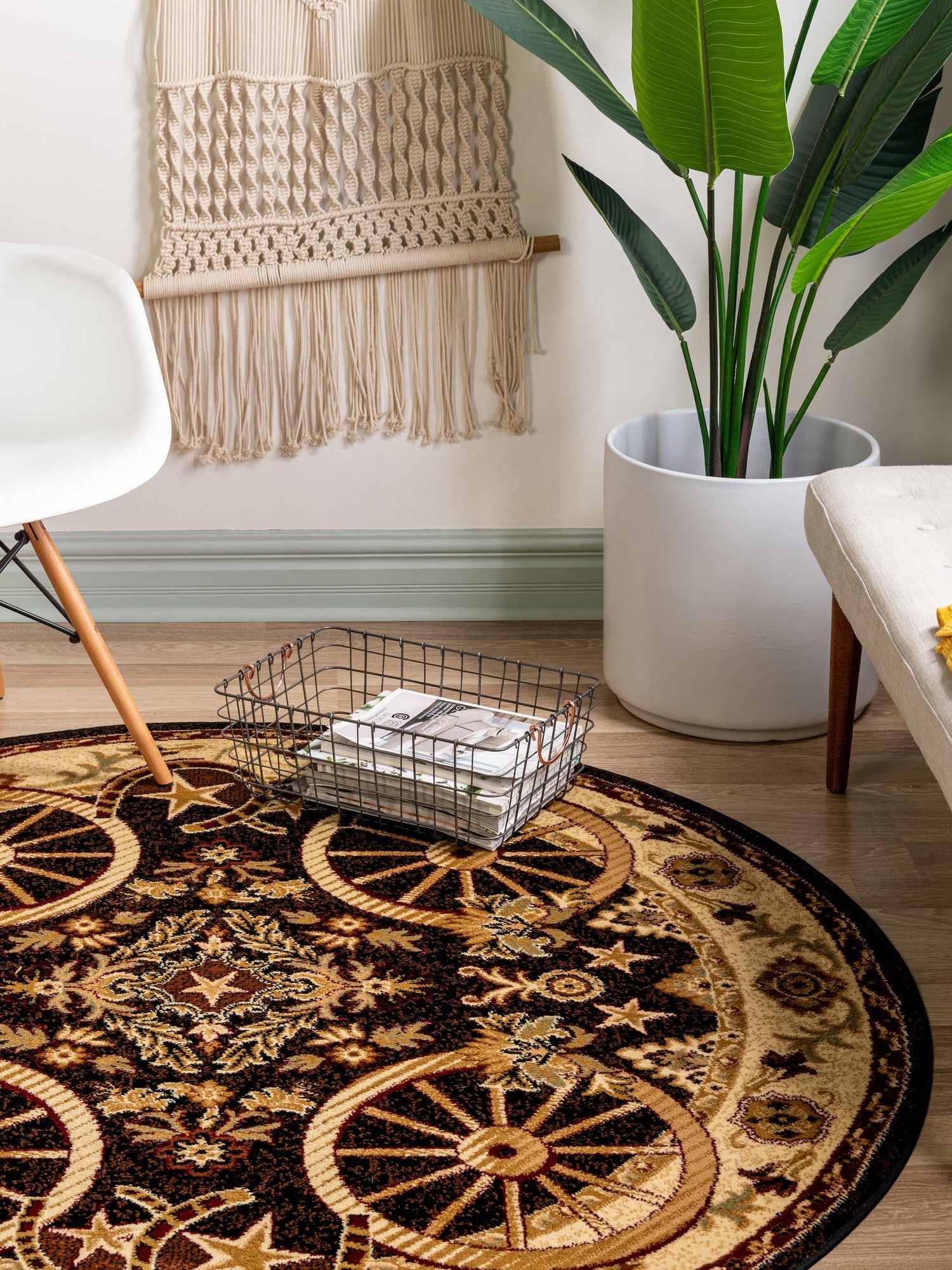 Black 5' 3 x 5' 3 Pioneer Round Area Rug