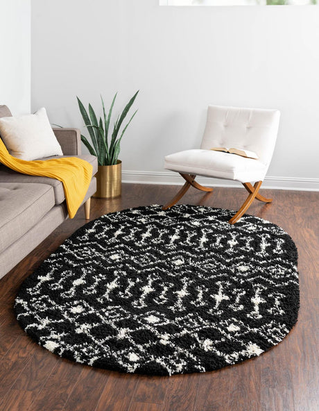 Black and White 5' 3 x 8' Moroccan Trellis Shag Oval Rug