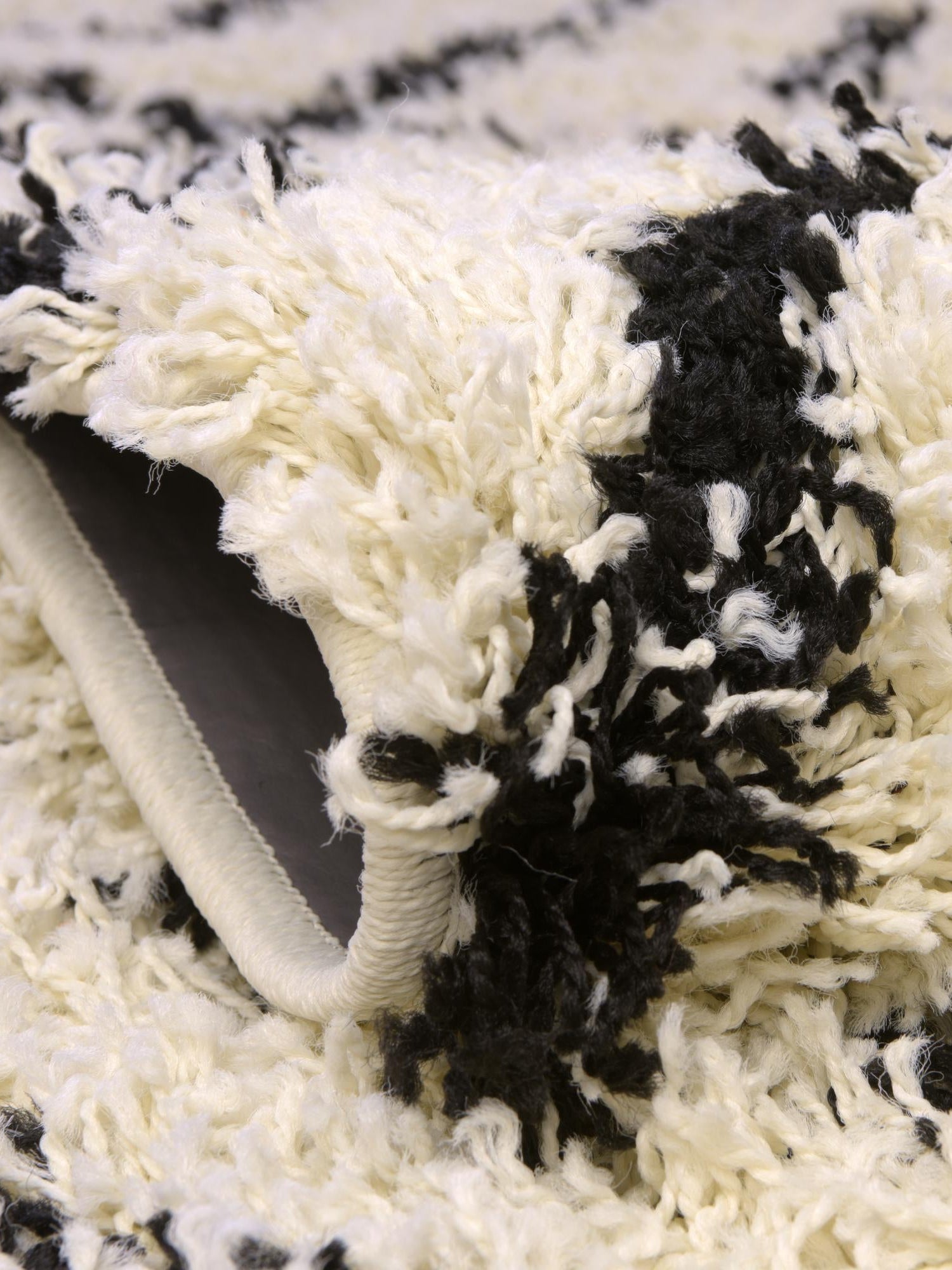 White and Black 7' 10 x 7' 10 Trellis Shag Round Area Rug Thick Soft Touch Fluffy & Plush Shaggy Pile Geometric Modern Unique Carpet for Home Interior Design for Sale at Rug Engine