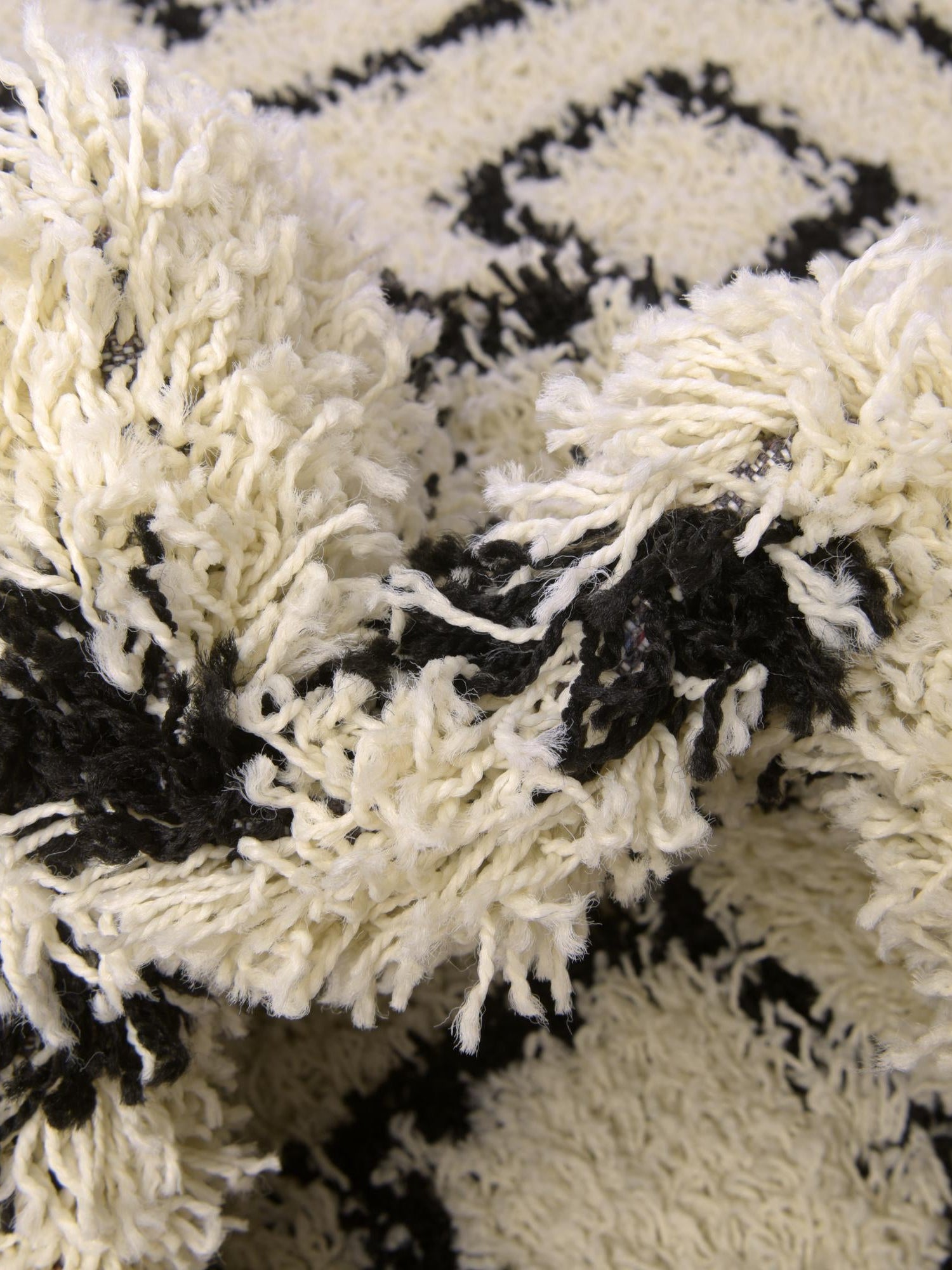 White and Black 7' 10 x 7' 10 Trellis Shag Round Area Rug Thick Soft Touch Fluffy & Plush Shaggy Pile Geometric Modern Unique Carpet for Home Interior Design for Sale at Rug Engine