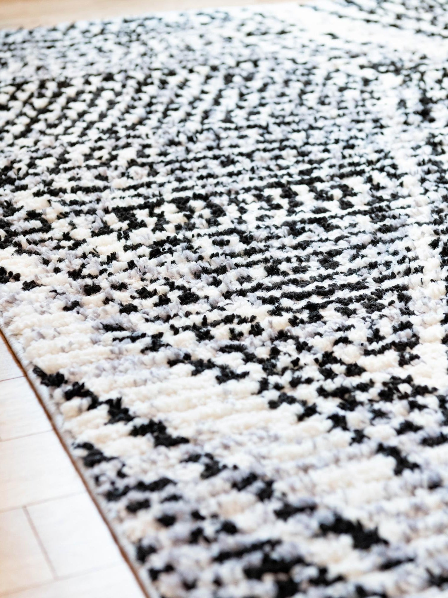 Black and White 6' x 9' Tagine Rectangle Area Rug Durable 100% Polyester Modern Unique Easy Clean Carpet for Indoor Home Decor for Sale at Rug Engine