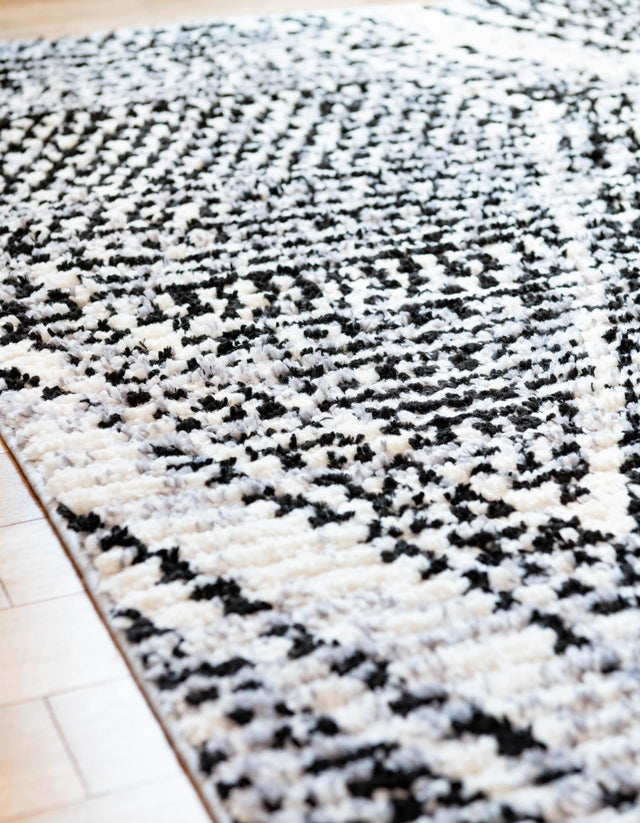 Black and White 5' 3 x 8' Tagine Rectangle Area Rug Durable 100% Polyester Modern Unique Easy Clean Carpet for Indoor Home Decor for Sale at Rug Engine