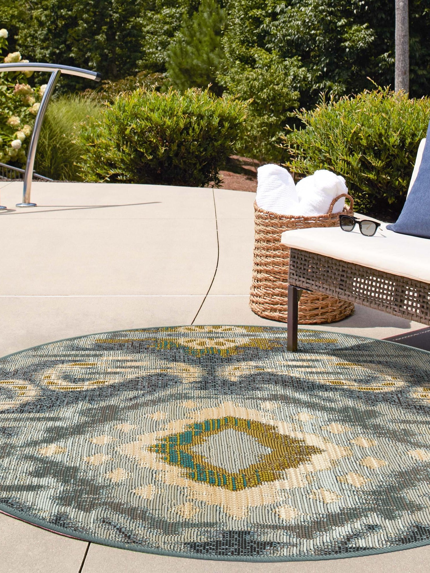 Blue 2' 7 x 2' 7 Outdoor Modern Round Area Rug Weather Resistant for Patio, Deck, Terrace, Balcony, Porch 100% Polypropylene Modern Outside Carpet for Sale at Rug Engine