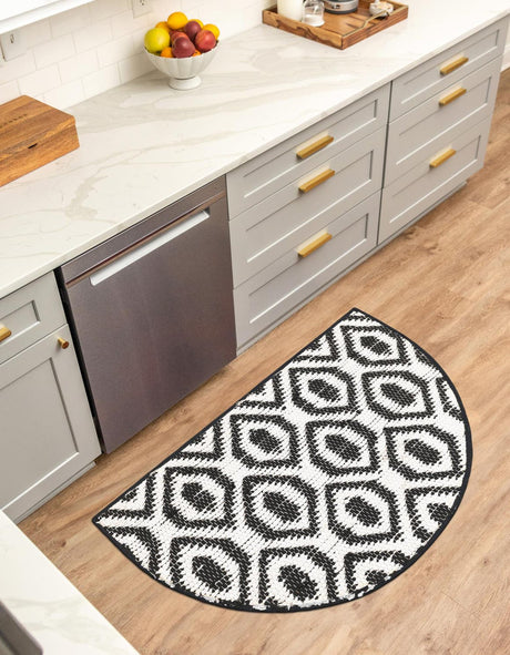 Black and White 2' 2 x 4' Chindi Jute Semicircle Hearth Rug