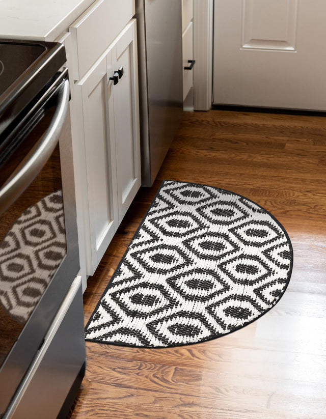 Black and White 2' 2 x 4' Chindi Jute Semicircle Hearth Rug