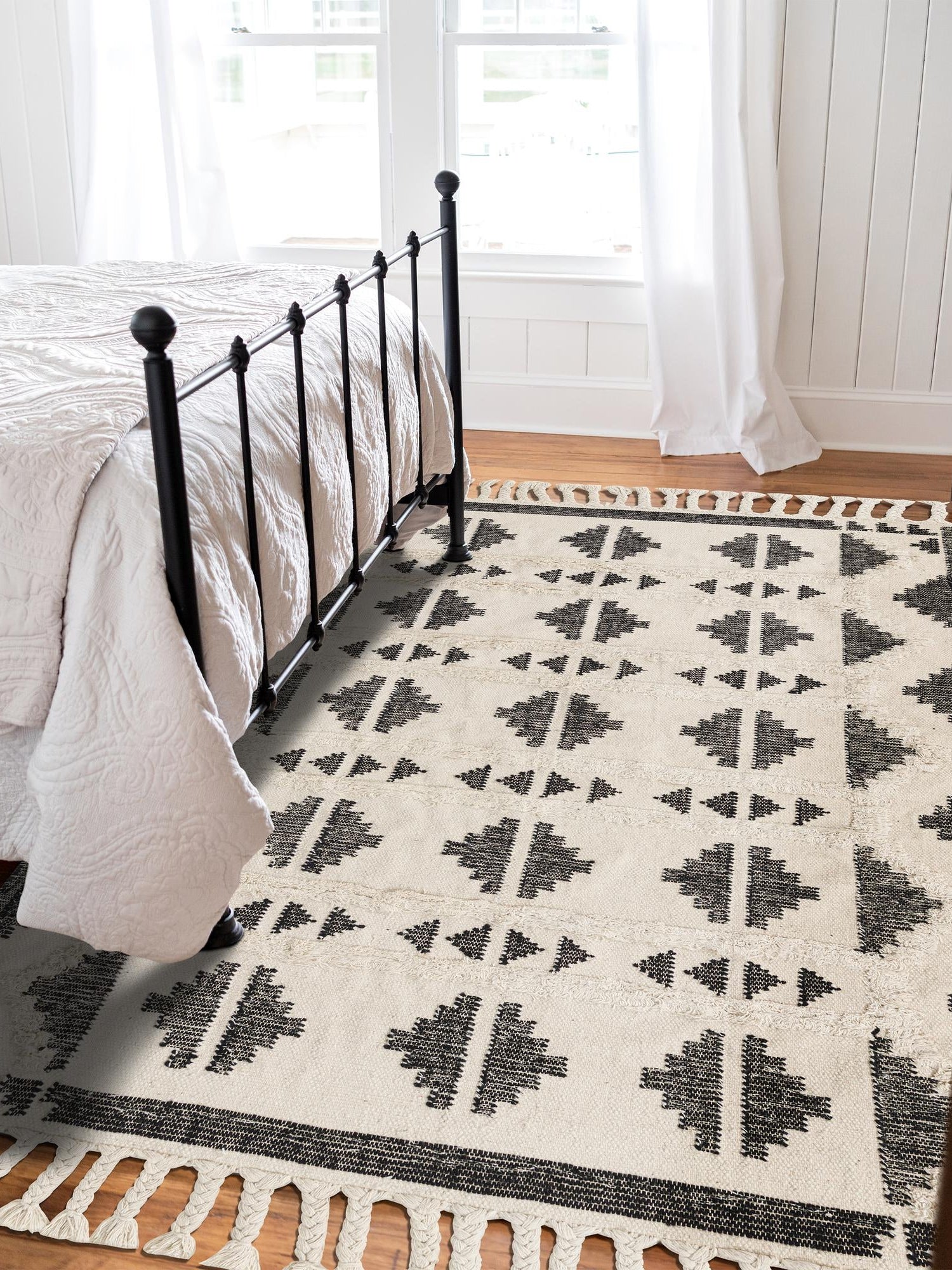 Black and White 5' 1 x 8' Mesa Rectangle Area Rug 100% Wool Geometric All Natural Carpet for Living, Dining, Office, Bedrooms, Dorms, Kitchens for Sale at Rug Engine