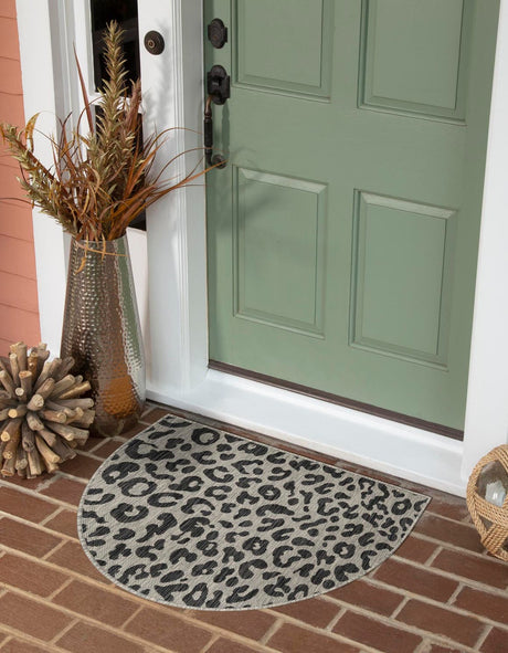 Light Gray 3' 1 x 6' 1 Outdoor Safari Semicircle Hearth Rug