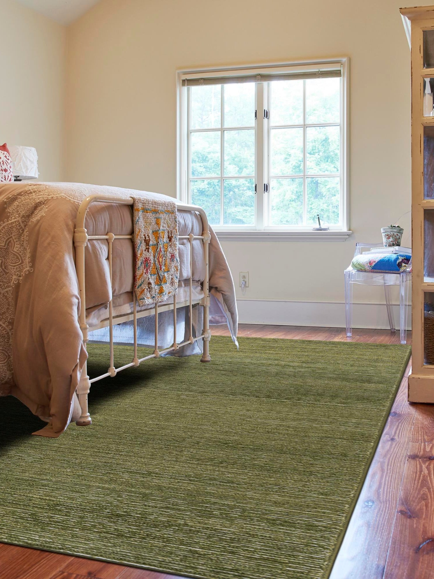 Green 7' 10 x 11' Finsbury Rectangle Area Rug 60% Polypropylene & 40% Polyester Contemporary Carpet for Living Rooms, Dining, Offices for Sale at Rug Engine