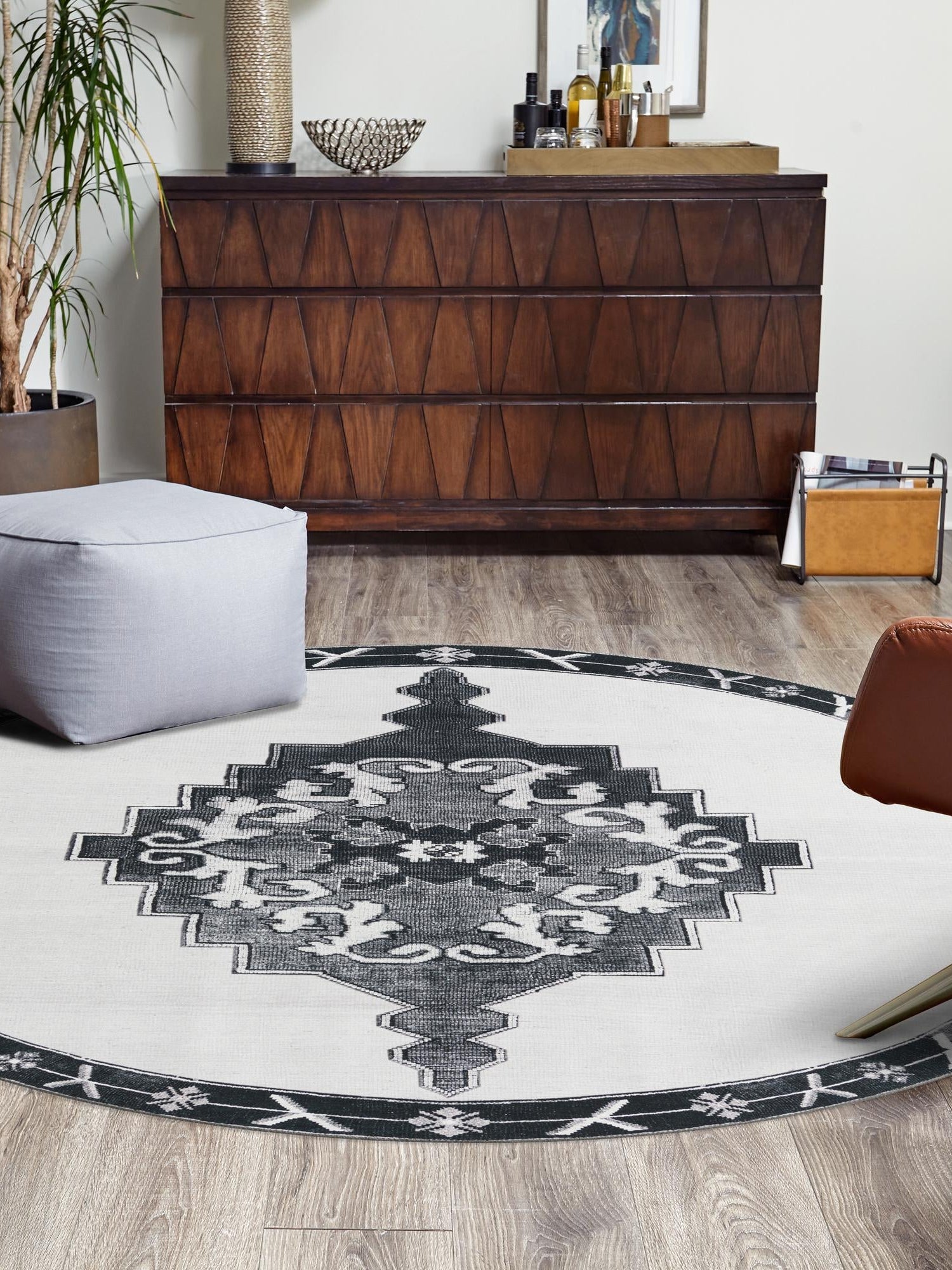 Washable Black and White 3' 6 x 3' 6 Timeless Round Area Rug Easy to Clean Stain Resistant & Durable Traditional Classic Vintage Design Carpet for Sale at Rug Engine