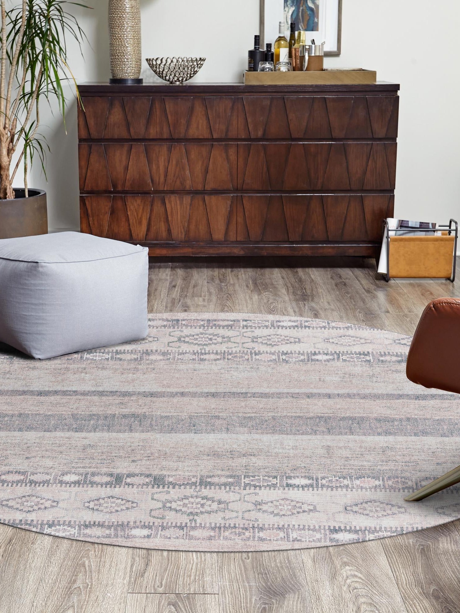 Washable Gray 7' 6 x 7' 6 Timeless Round Area Rug Easy to Clean Stain Resistant & Durable Traditional Classic Vintage Design Carpet for Sale at Rug Engine