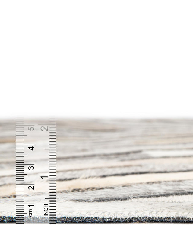 Gray Ivory 4' 1 x 4' 1 Cowhide Leather Round Rug