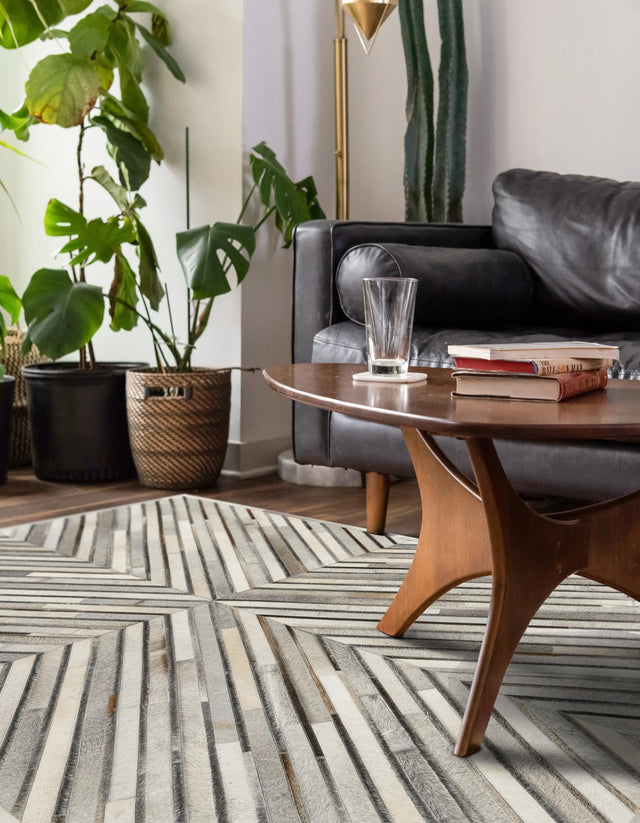 Gray Ivory 5' 3 x 8' Cowhide Leather Rectangle Rug