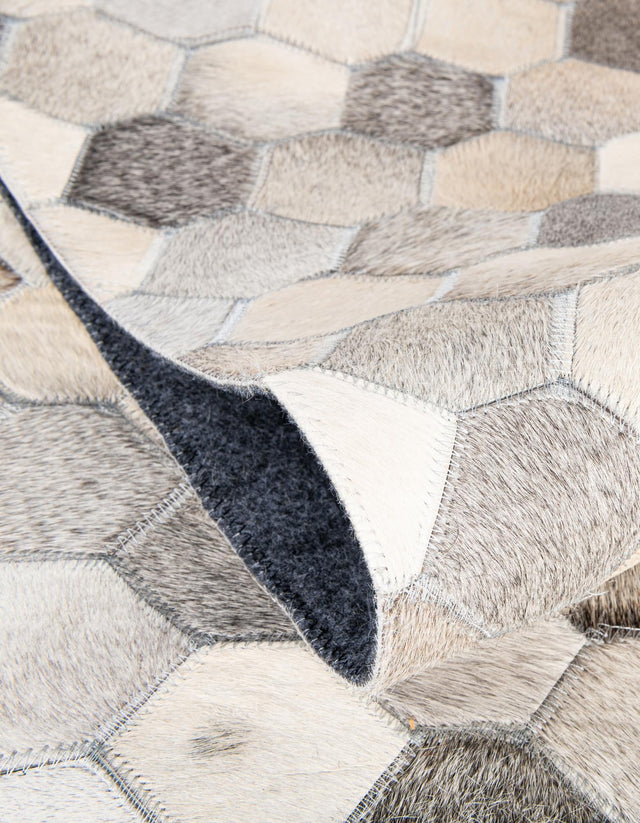 Ivory Gray 4' 1 x 4' 1 Cowhide Leather Round Rug