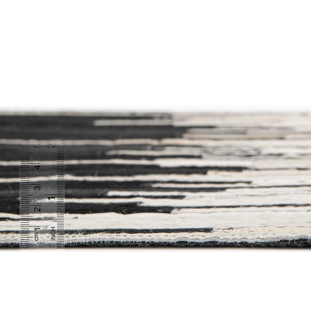 Black White 4' 1 x 4' 1 Cowhide Leather Round Rug