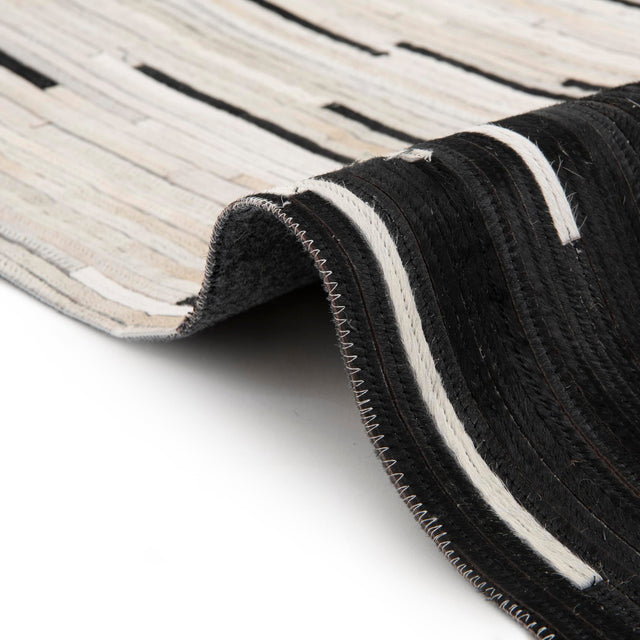 Black White 4' 1 x 4' 1 Cowhide Leather Round Rug