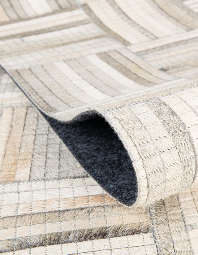 Light Brown Ivory 4' 1 x 4' 1 Cowhide Leather Round Rug