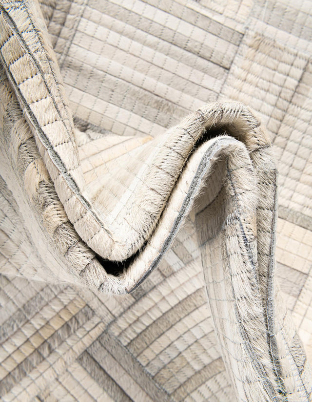 Light Brown Ivory 4' 1 x 4' 1 Cowhide Leather Round Rug