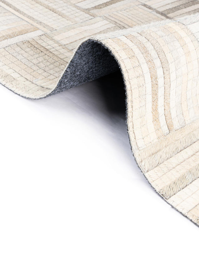Light Brown Ivory 4' 1 x 4' 1 Cowhide Leather Round Rug