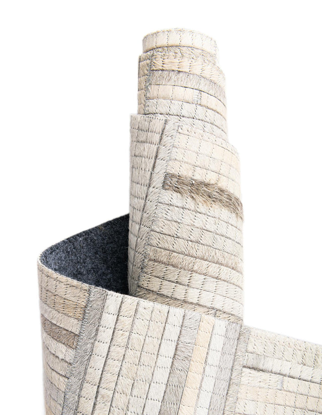 Light Brown Ivory 8' x 8' Cowhide Leather Round Rug