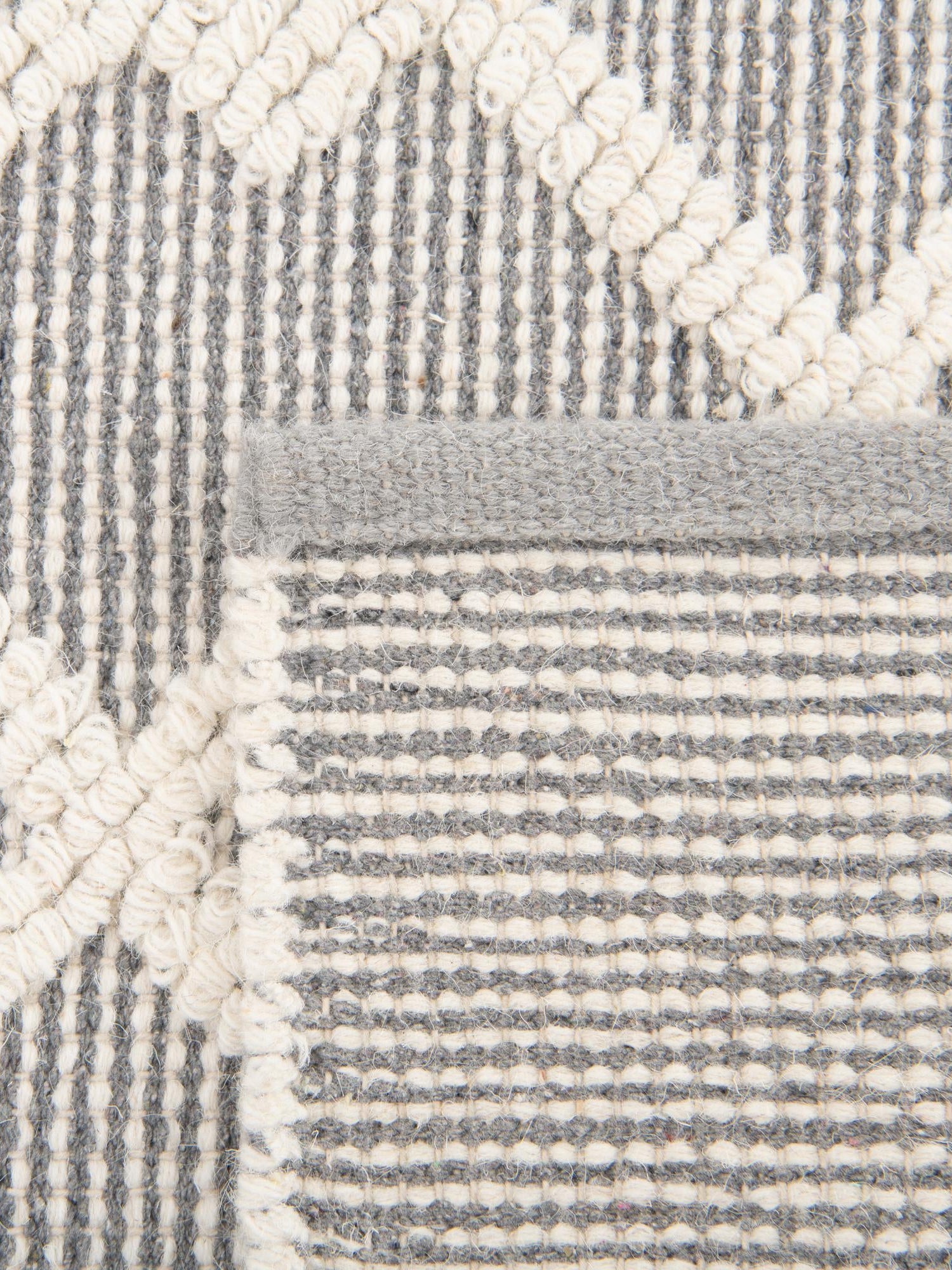 Gray Manor 2' 2 x 3' 1 Jill Zarin Dorset Rectangle Area Rug Premium Wool & Cotton Blend All Natural Pile Carpet for Bedrooms, Offices, Living Rooms, Dorms for Sale at Rug Engine