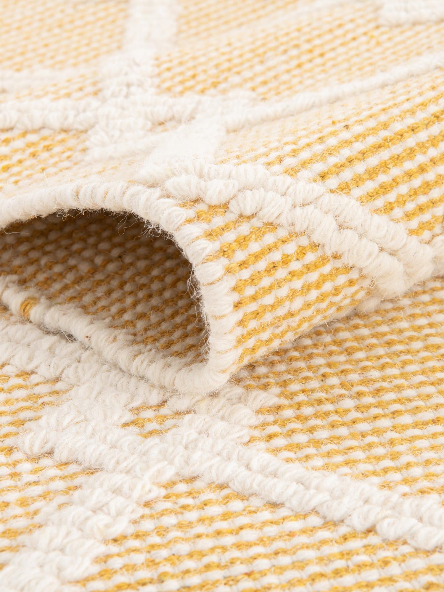 English Daisy 4' 1 x 6' 1 Jill Zarin Dorset Rectangle Area Rug Premium Wool & Cotton Blend All Natural Pile Carpet for Bedrooms, Offices, Living Rooms, Dorms for Sale at Rug Engine