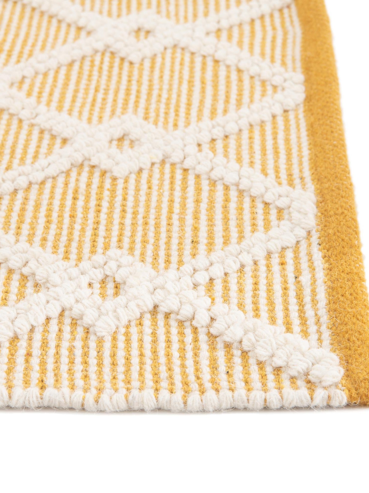 English Daisy 4' 1 x 6' 1 Jill Zarin Dorset Rectangle Area Rug Premium Wool & Cotton Blend All Natural Pile Carpet for Bedrooms, Offices, Living Rooms, Dorms for Sale at Rug Engine