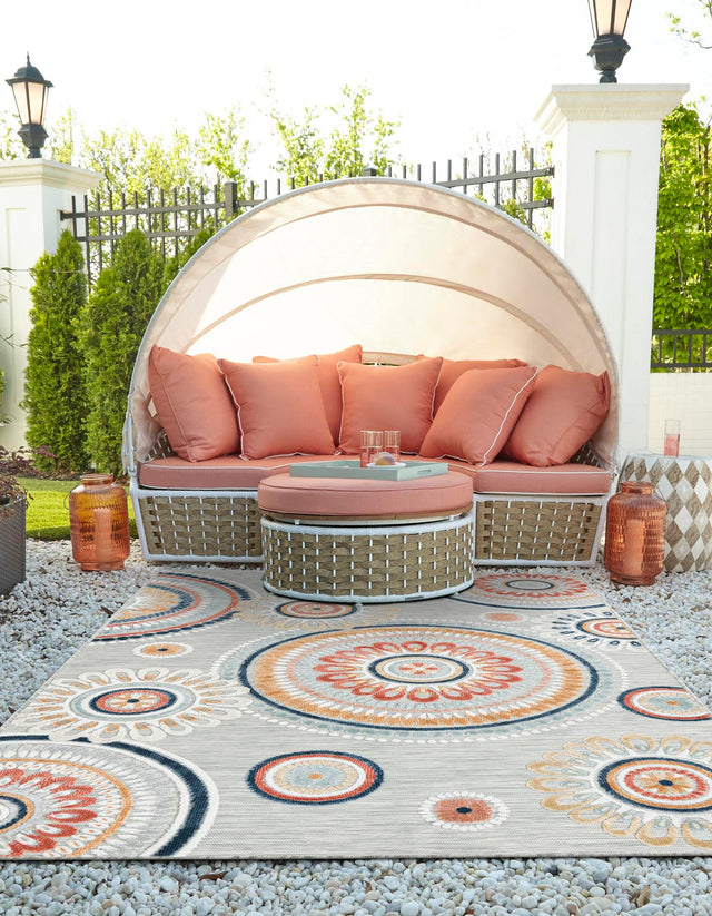 Gray 6' 4 x 9' Outdoor Botanical Rectangle Rug