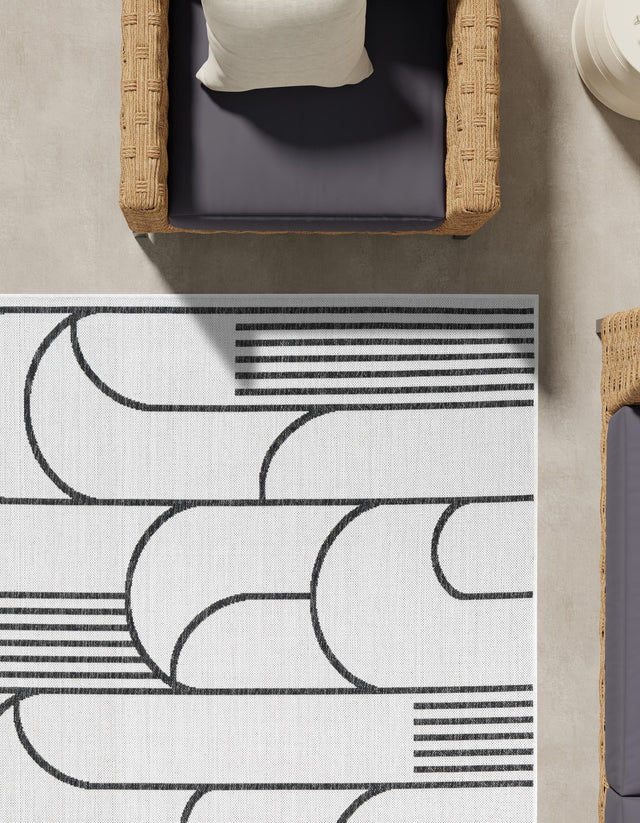 White and Black 2' x 3' 1 Outdoor Modern Rectangle Rug