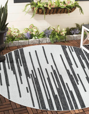 Black and White 7' 10 x 7' 10 Outdoor Modern Round Area Rug Weather Resistant for Patio, Deck, Terrace, Balcony, Porch 100% Polypropylene Modern Outside Carpet for Sale at Rug Engine