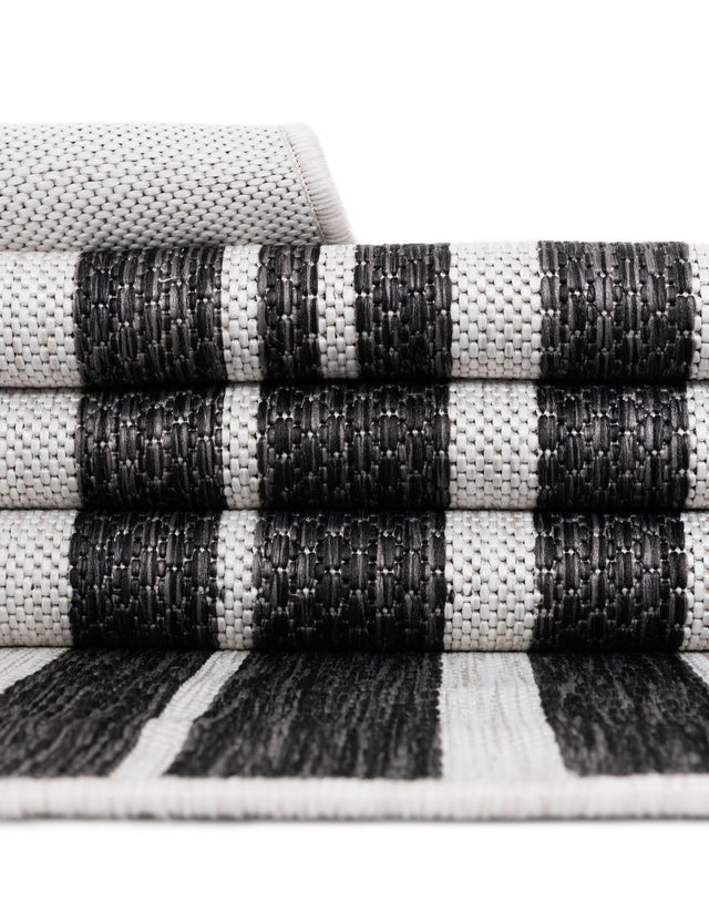 Black and White 7' 10 x 7' 10 Outdoor Modern Round Area Rug Weather Resistant for Patio, Deck, Terrace, Balcony, Porch 100% Polypropylene Modern Outside Carpet for Sale at Rug Engine