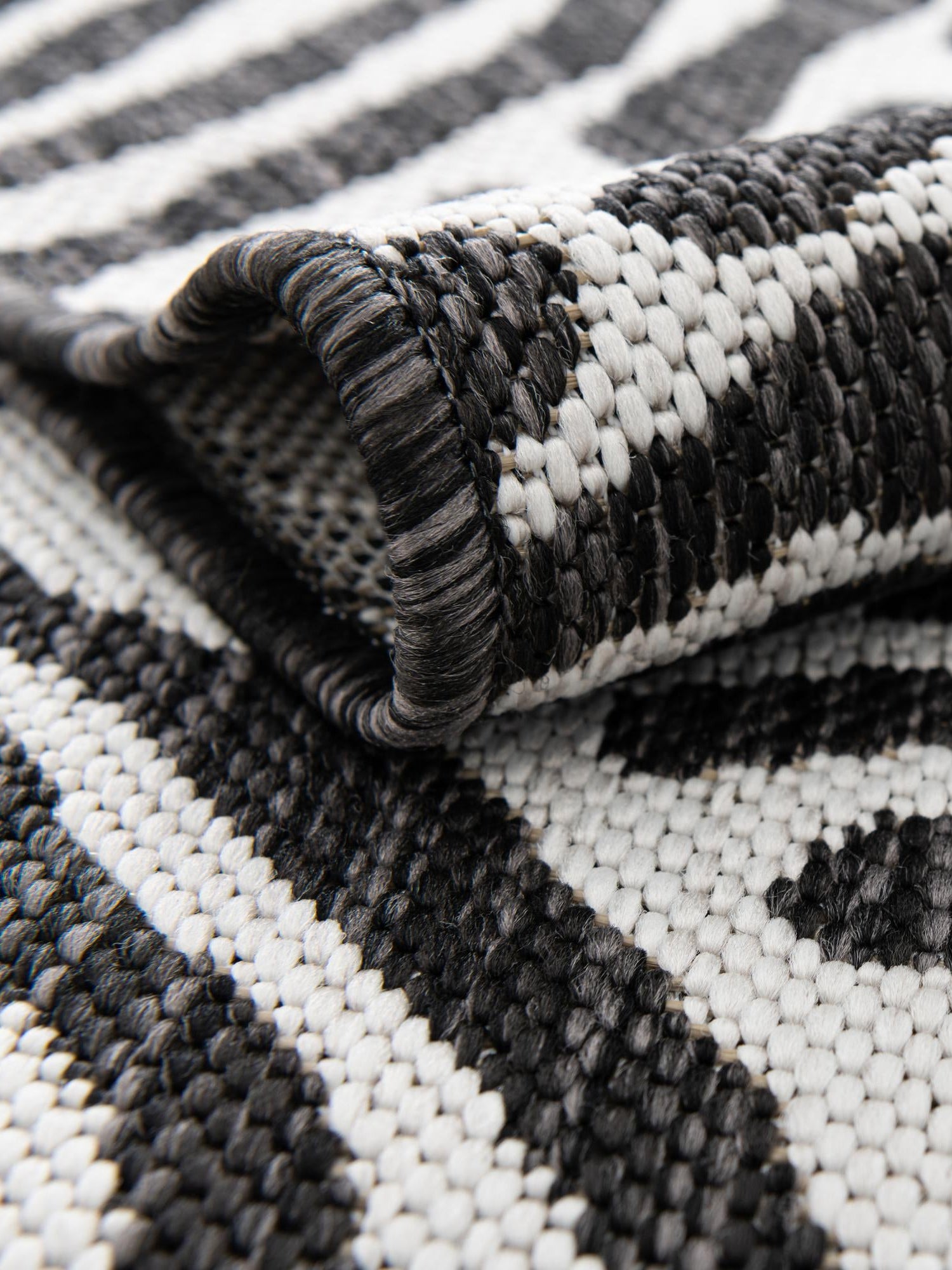 Black and White 4' 1 x 4' 1 Outdoor Modern Round Area Rug Weather Resistant for Patio, Deck, Terrace, Balcony, Porch 100% Polypropylene Modern Outside Carpet for Sale at Rug Engine