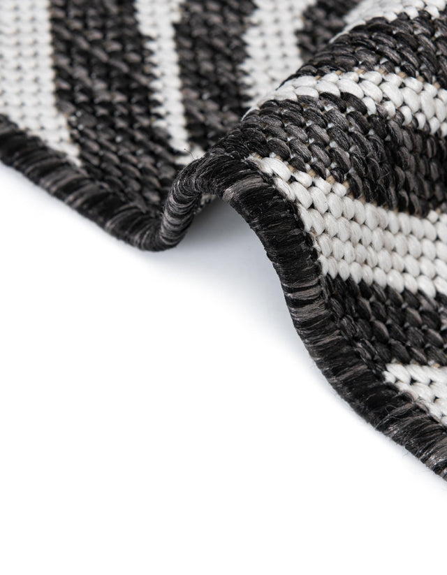 Black and White 4' 1 x 4' 1 Outdoor Modern Round Area Rug Weather Resistant for Patio, Deck, Terrace, Balcony, Porch 100% Polypropylene Modern Outside Carpet for Sale at Rug Engine