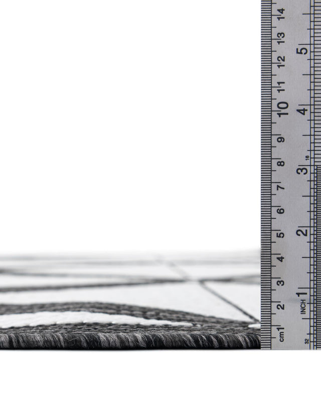 Black and White 6' 1 x 6' 1 Outdoor Modern Round Rug