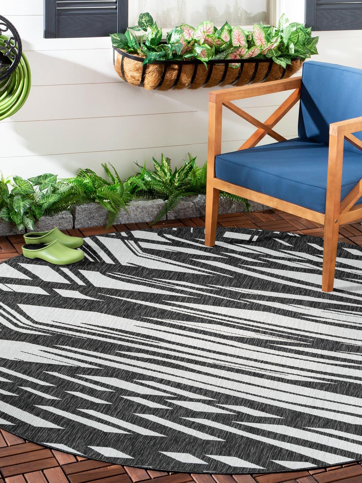 Black and White 10' x 10' Outdoor Modern Round Area Rug Weather Resistant for Patio, Deck, Terrace, Balcony, Porch 100% Polypropylene Modern Outside Carpet for Sale at Rug Engine