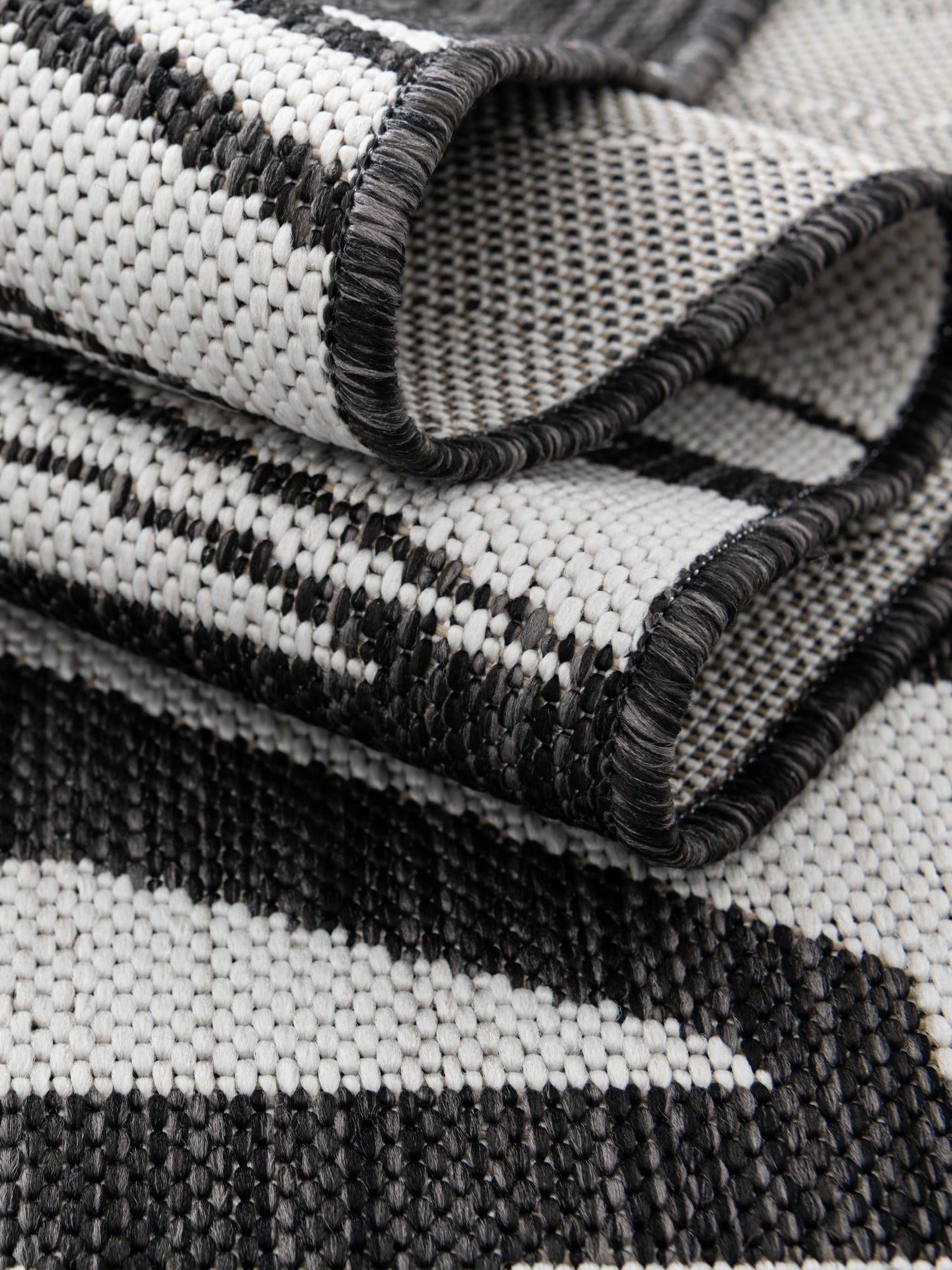 Black and White 7' 10 x 7' 10 Outdoor Modern Round Area Rug Weather Resistant for Patio, Deck, Terrace, Balcony, Porch 100% Polypropylene Modern Outside Carpet for Sale at Rug Engine