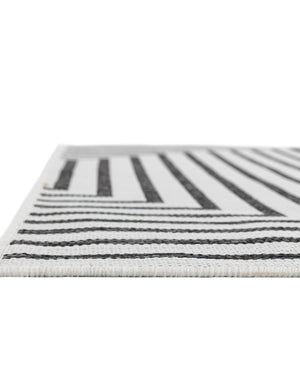 White and Black 7' 1 x 10' Outdoor Modern Rectangle Rug