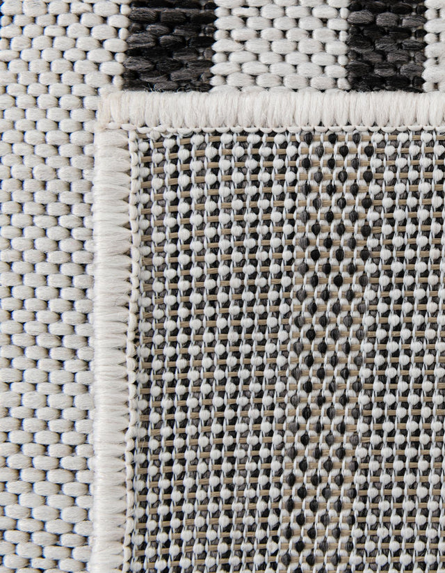 White and Black 7' 1 x 10' Outdoor Modern Rectangle Rug