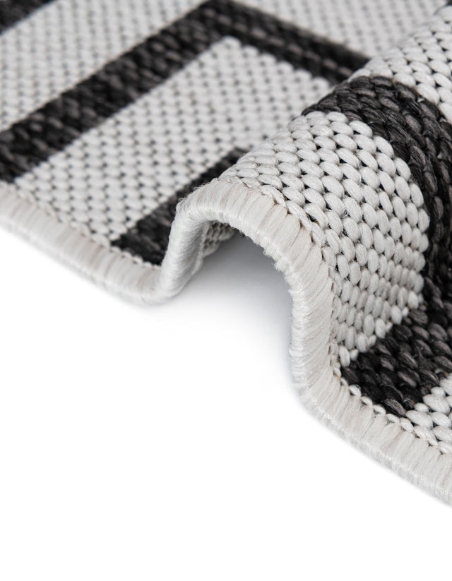 White and Black 7' 1 x 10' Outdoor Modern Rectangle Rug