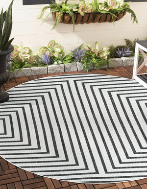 White and Black 7' 10 x 7' 10 Outdoor Modern Round Area Rug Weather Resistant for Patio, Deck, Terrace, Balcony, Porch 100% Polypropylene Modern Outside Carpet for Sale at Rug Engine