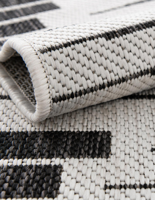 Black and White 7' 10 x 7' 10 Outdoor Modern Round Area Rug Weather Resistant for Patio, Deck, Terrace, Balcony, Porch 100% Polypropylene Modern Outside Carpet for Sale at Rug Engine