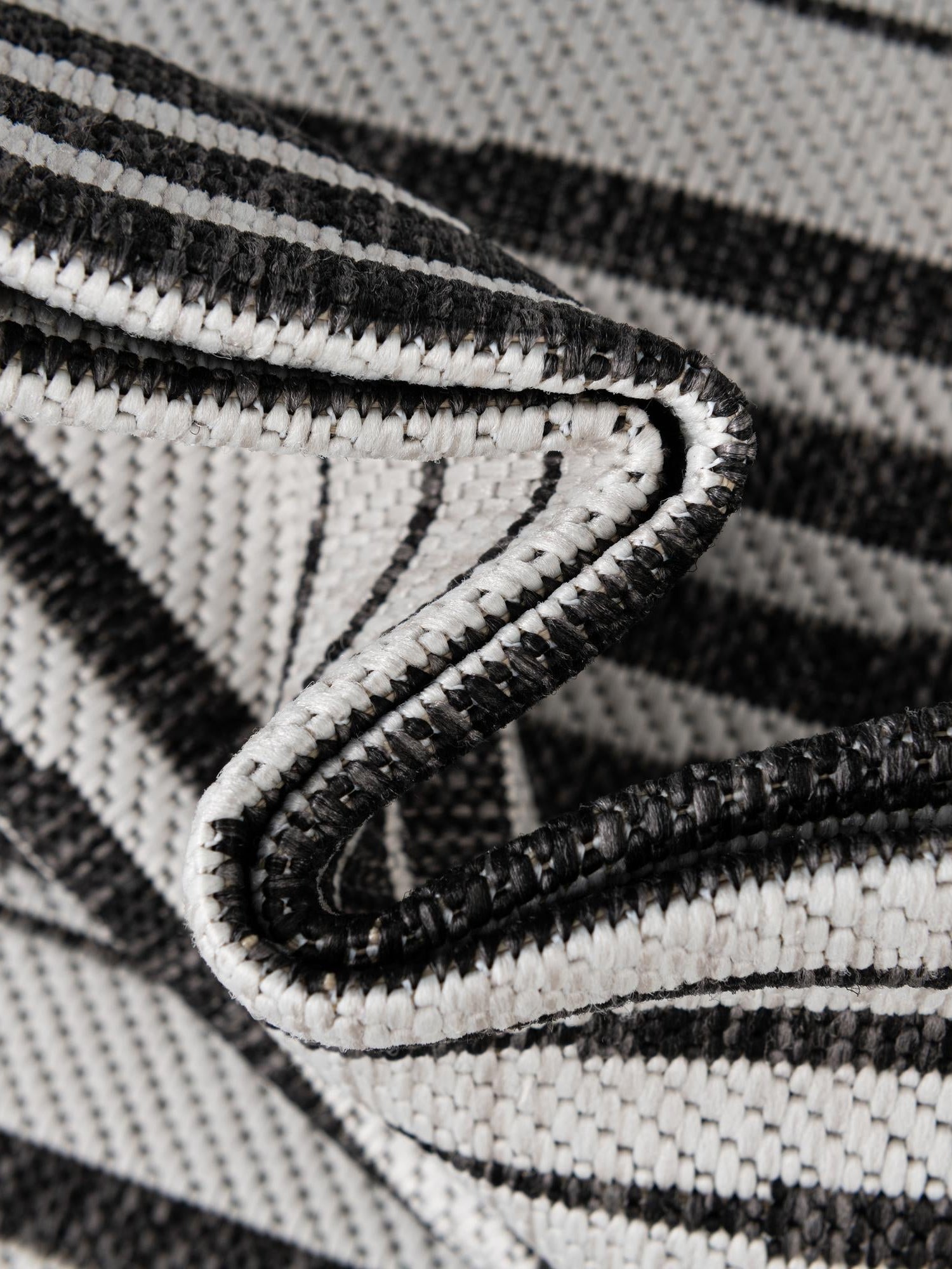 Black and White 7' 10 x 7' 10 Outdoor Modern Round Area Rug Weather Resistant for Patio, Deck, Terrace, Balcony, Porch 100% Polypropylene Modern Outside Carpet for Sale at Rug Engine