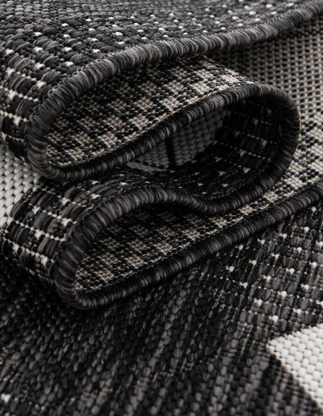 Black and White 7' 10 x 7' 10 Outdoor Modern Round Area Rug Weather Resistant for Patio, Deck, Terrace, Balcony, Porch 100% Polypropylene Modern Outside Carpet for Sale at Rug Engine