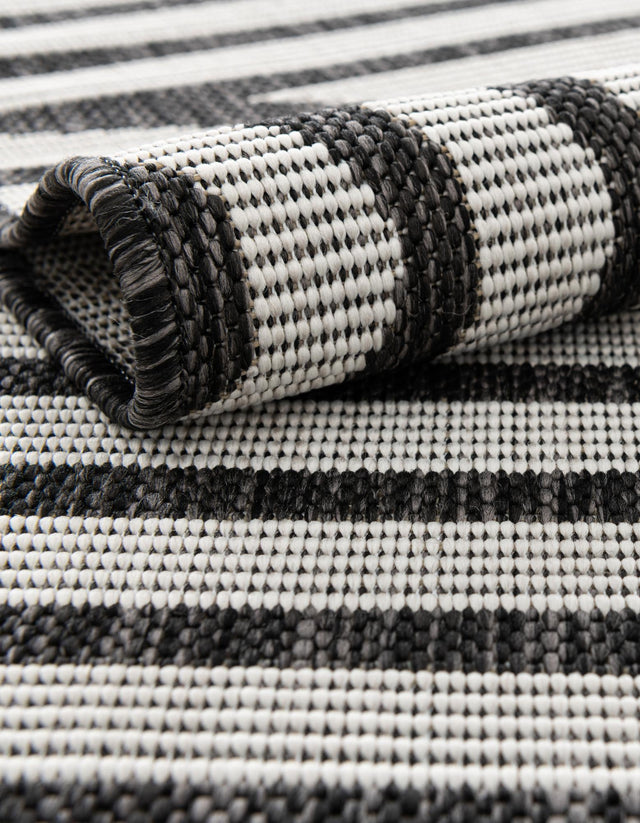 Black and White 9' x 12' Outdoor Modern Rectangle Rug