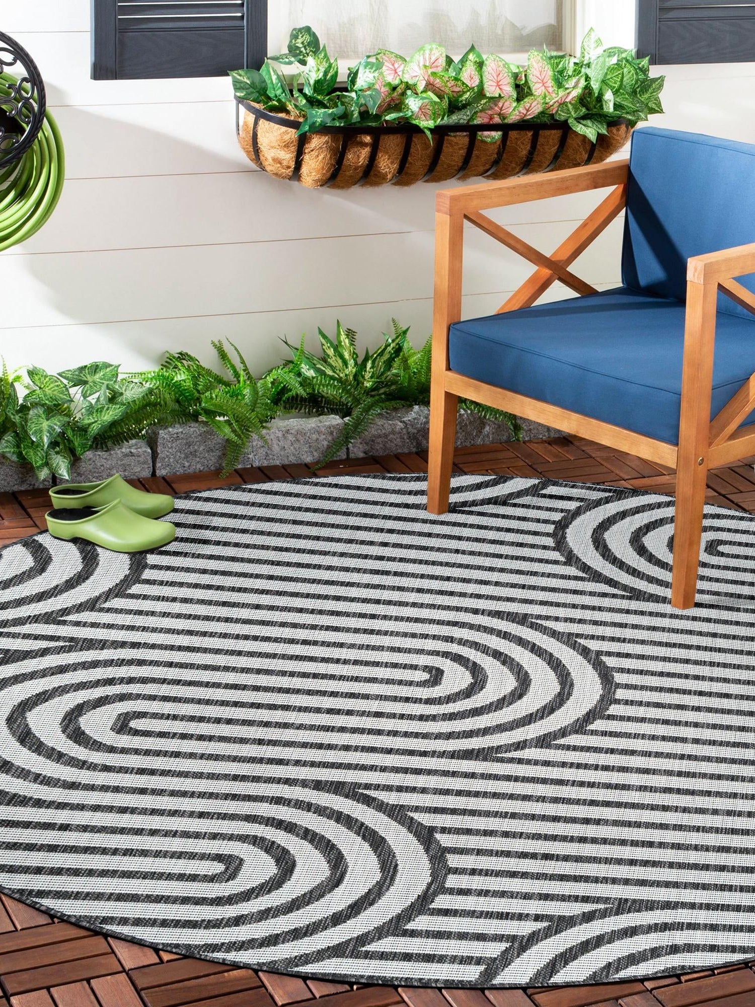 Black and White 10' x 10' Outdoor Modern Round Area Rug Weather Resistant for Patio, Deck, Terrace, Balcony, Porch 100% Polypropylene Modern Outside Carpet for Sale at Rug Engine