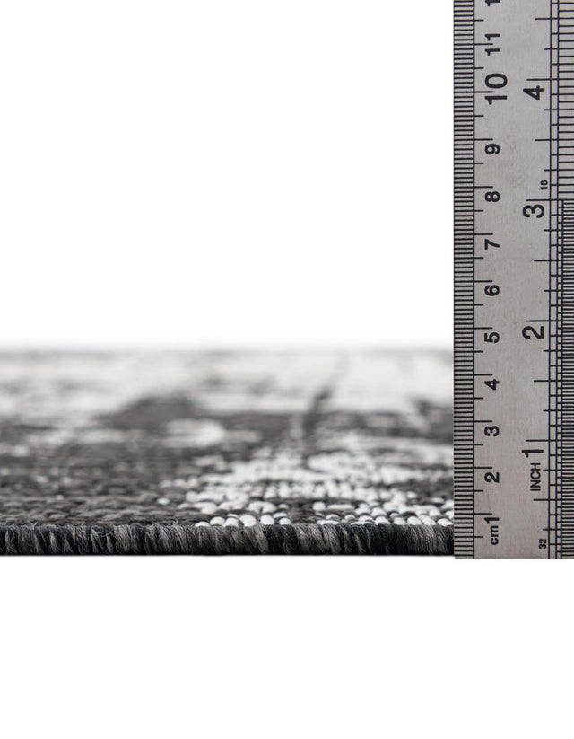 Black and White 5' 3 x 8' Outdoor Modern Rectangle Rug