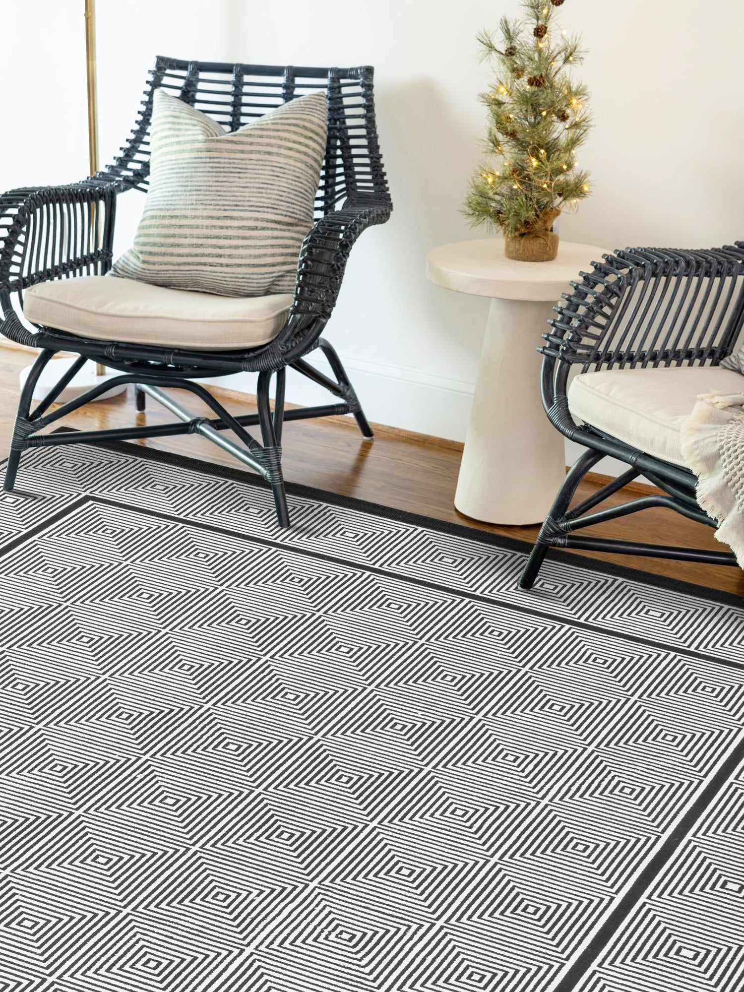 Black and White 6' 1 x 9' Milano Rectangle Area Rug 100% Polyester with Cotton Backing Modern Contemporary Carpet for Home Decor Interior Design for Sale at Rug Engine