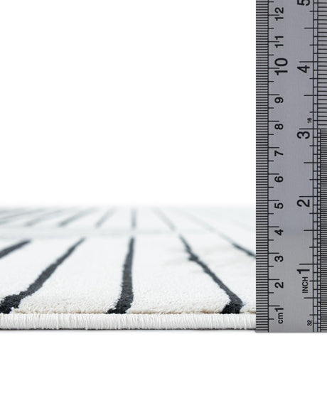 Black and White 4' 1 x 6' 1 Milano Rectangle Area Rug 100% Polyester with Cotton Backing Modern Contemporary Carpet for Home Decor Interior Design for Sale at Rug Engine