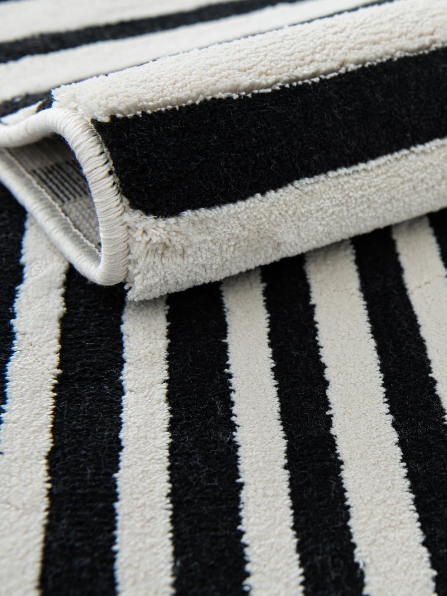 Black and White 2' x 3' 1 Milano Rectangle Area Rug 100% Polyester with Cotton Backing Modern Contemporary Carpet for Home Decor Interior Design for Sale at Rug Engine