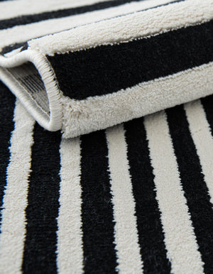 Black and White 4' 1 x 6' 1 Milano Rectangle Area Rug 100% Polyester with Cotton Backing Modern Contemporary Carpet for Home Decor Interior Design for Sale at Rug Engine